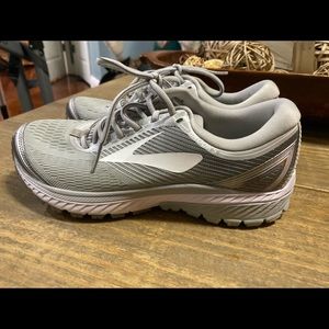 Women’s Size 9 Brooks Ghost 10